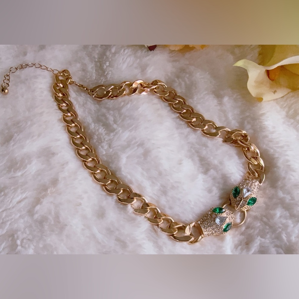 Necklace Gold-Tone Statement Chain Necklace with Green Crystal Accents - Picture 10 of 11